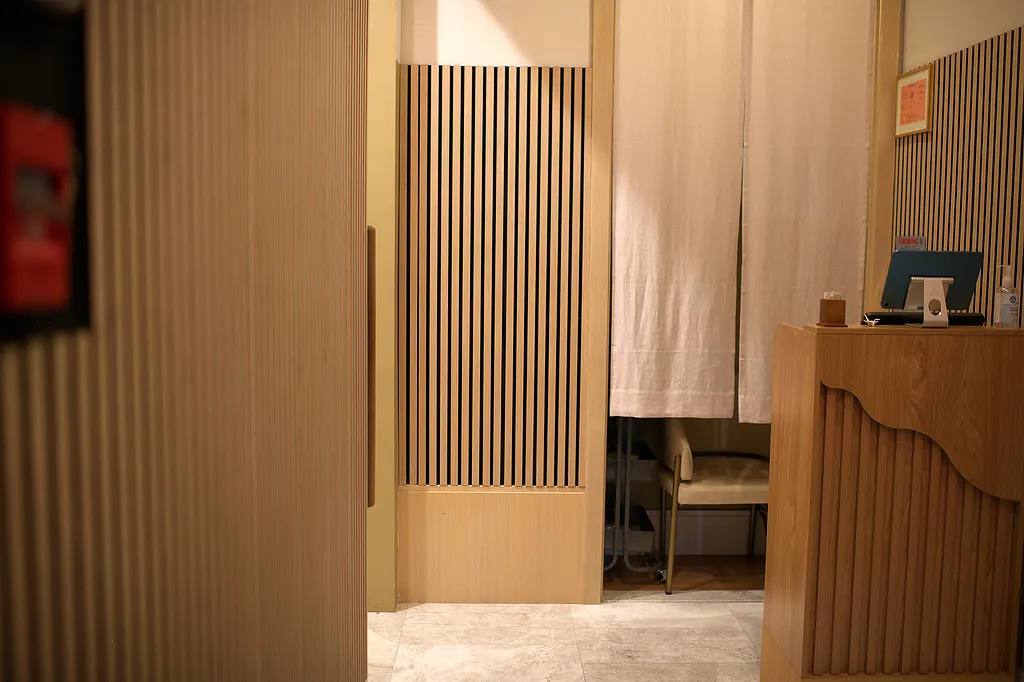 A slatted oak screen at the entry